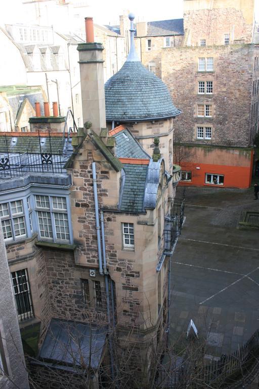 Royal Mile Balconies By The Castle Aparthotel Edinburgh Exterior photo